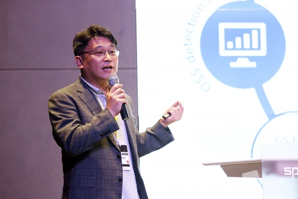 한중블록체인미디어 연맹에서 발표중인 김민수 CEO